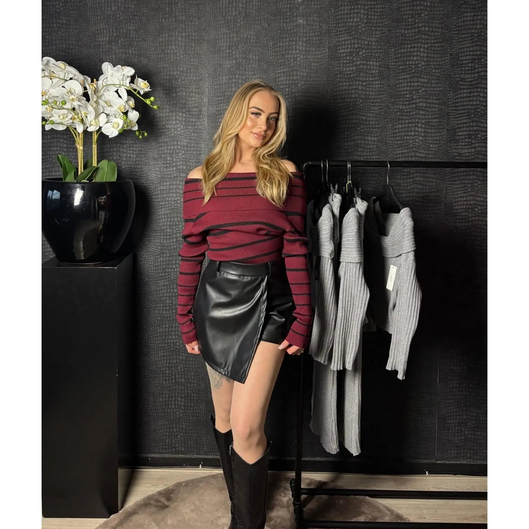 OFF SHOULDER TOP GESTREEPT - BORDEAUXROOD/ZWART - Five Twenty Eight