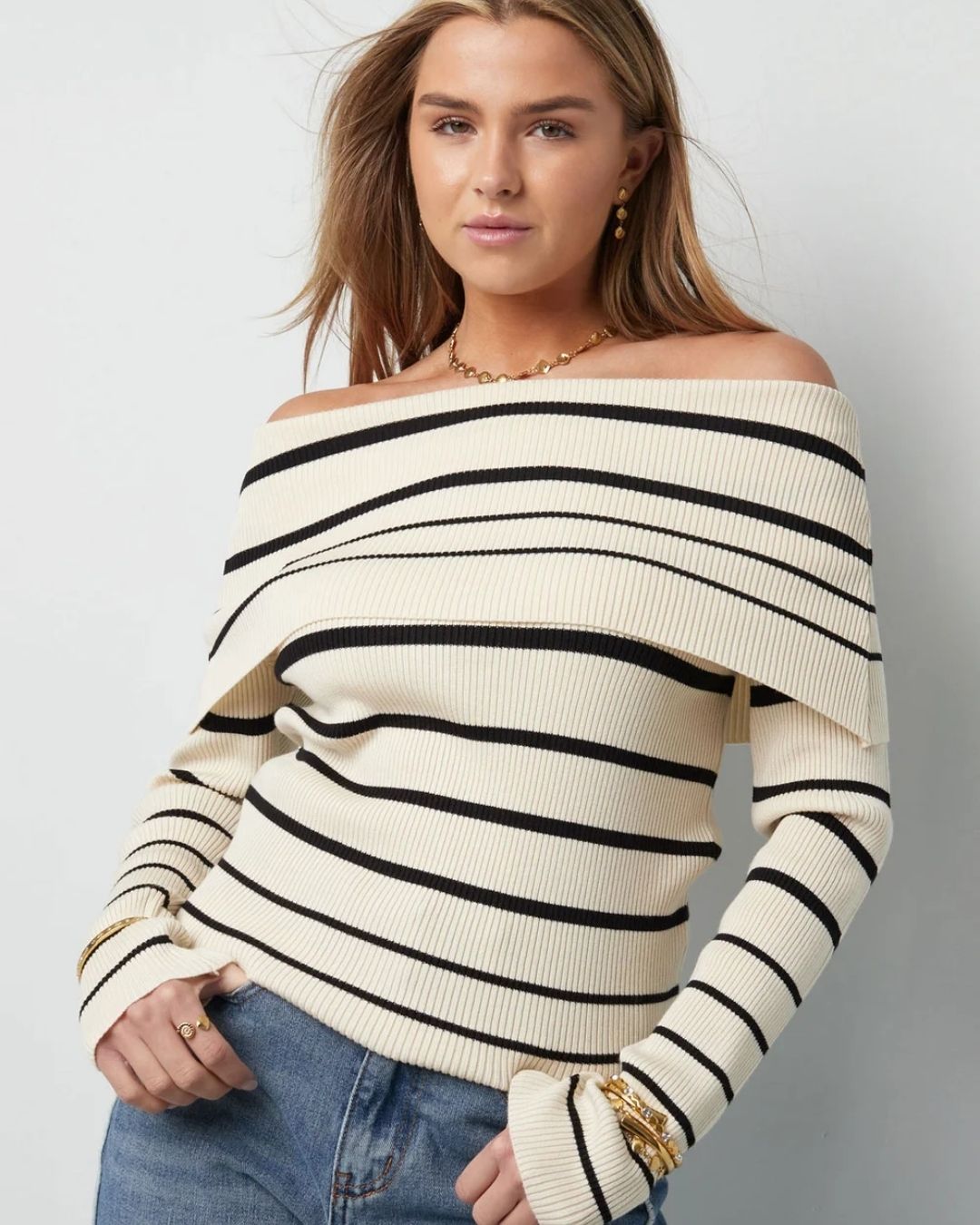 Off shoulder top beige zwart
